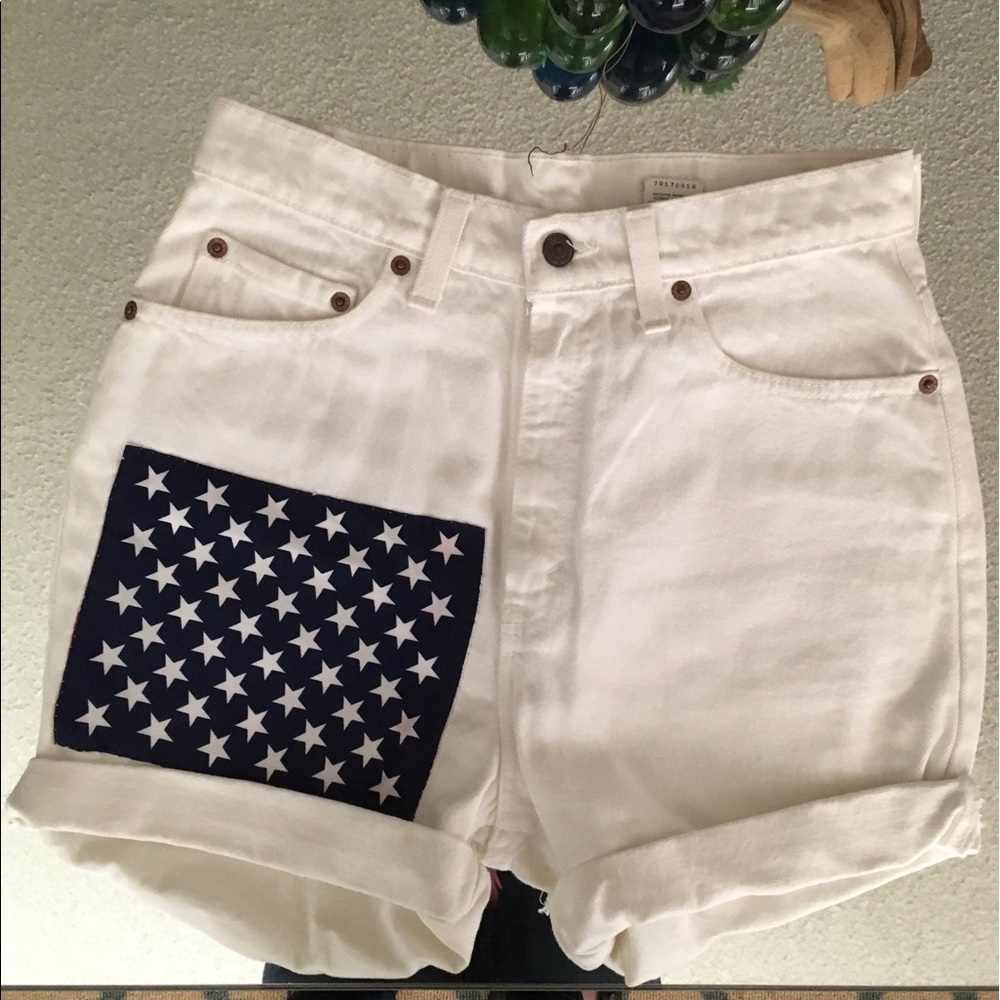 Levi's White high waisted  shorts size 10