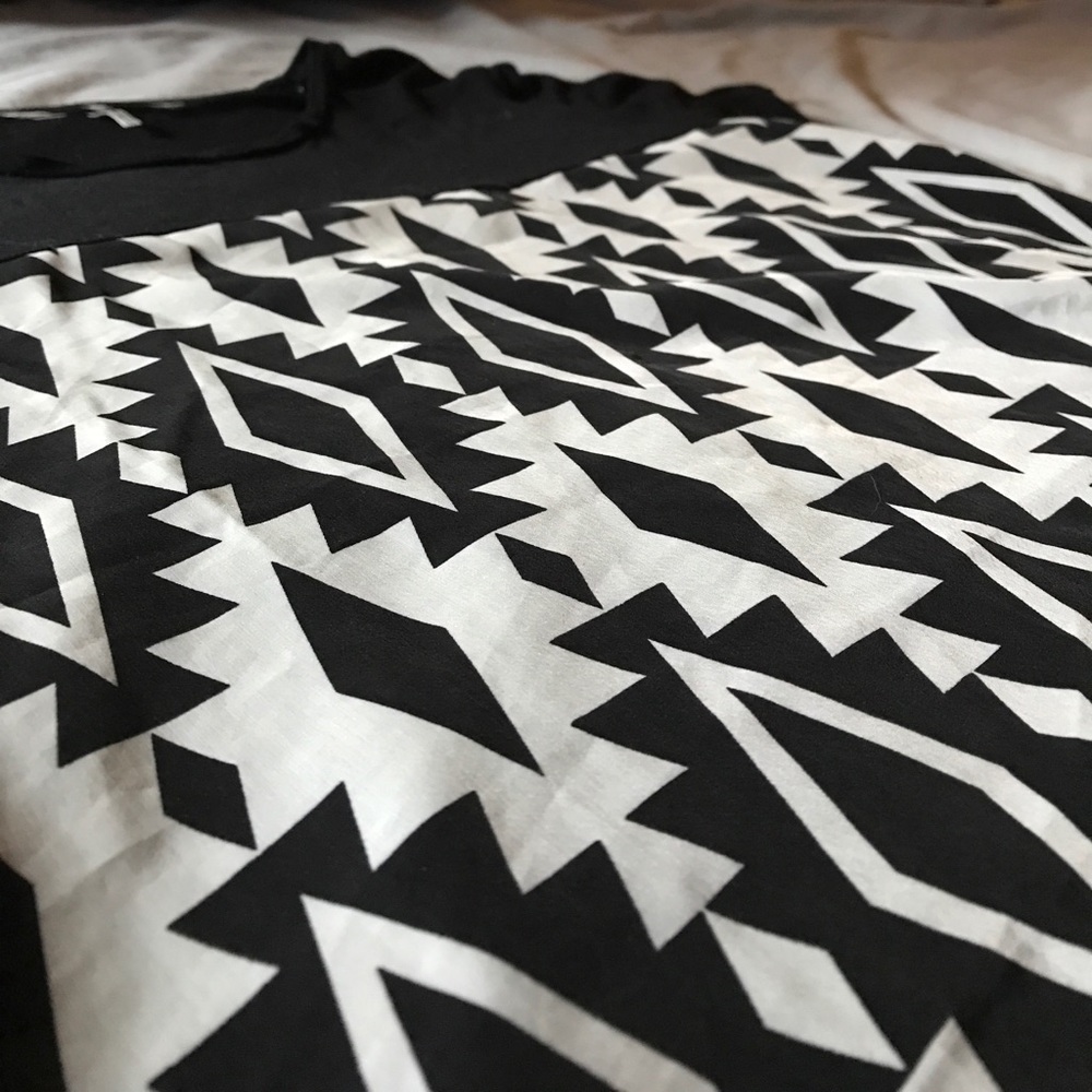 Aztec Print Top - Picture 2 of 2