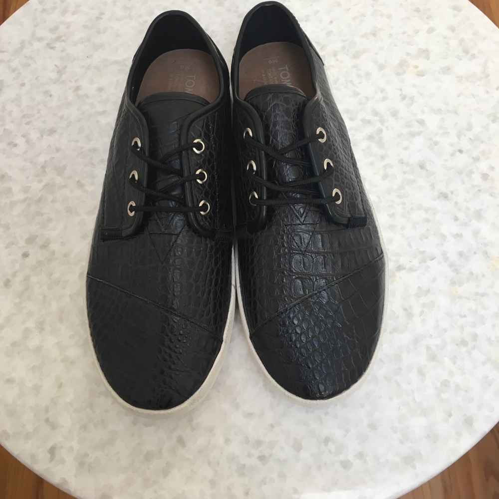 Toms Black Leather Snakeskin Lace Up Sneaker