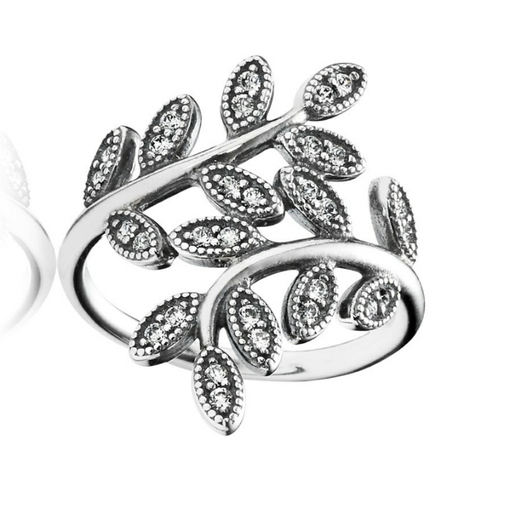 Sparkling leaf ring