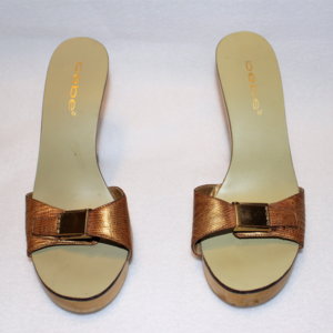 NEW BEBE Wooden Pumps Heels Leather Upper Gold Sz7