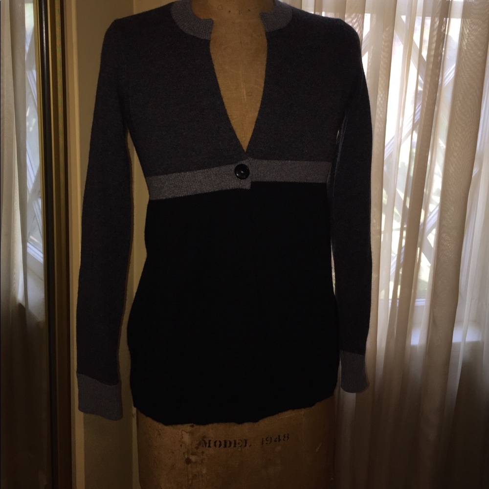 Vince one-button sweater XS