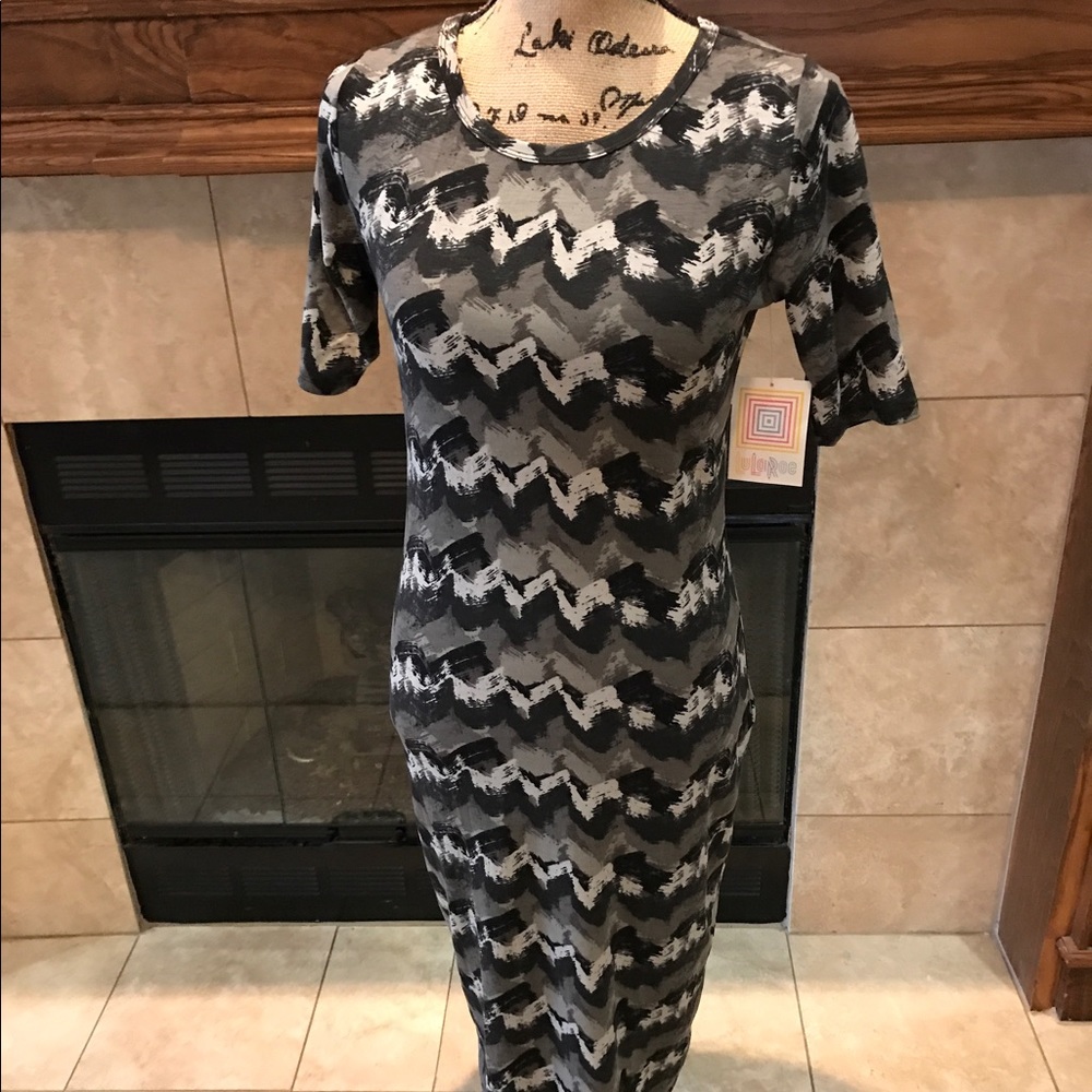 Small Lularoe Julia in Black/Gray/White