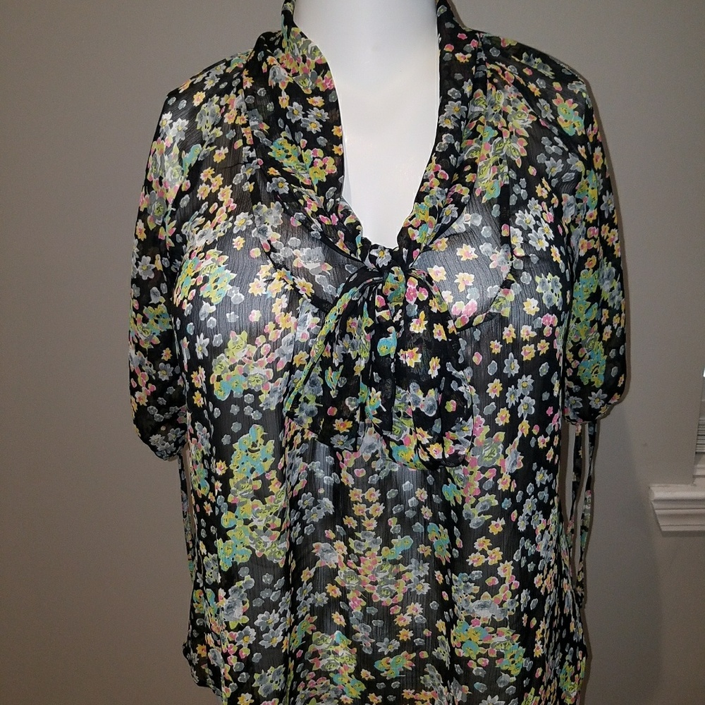 Black Floral Top Size XL