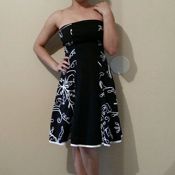 Dress - Picture 1 of 2