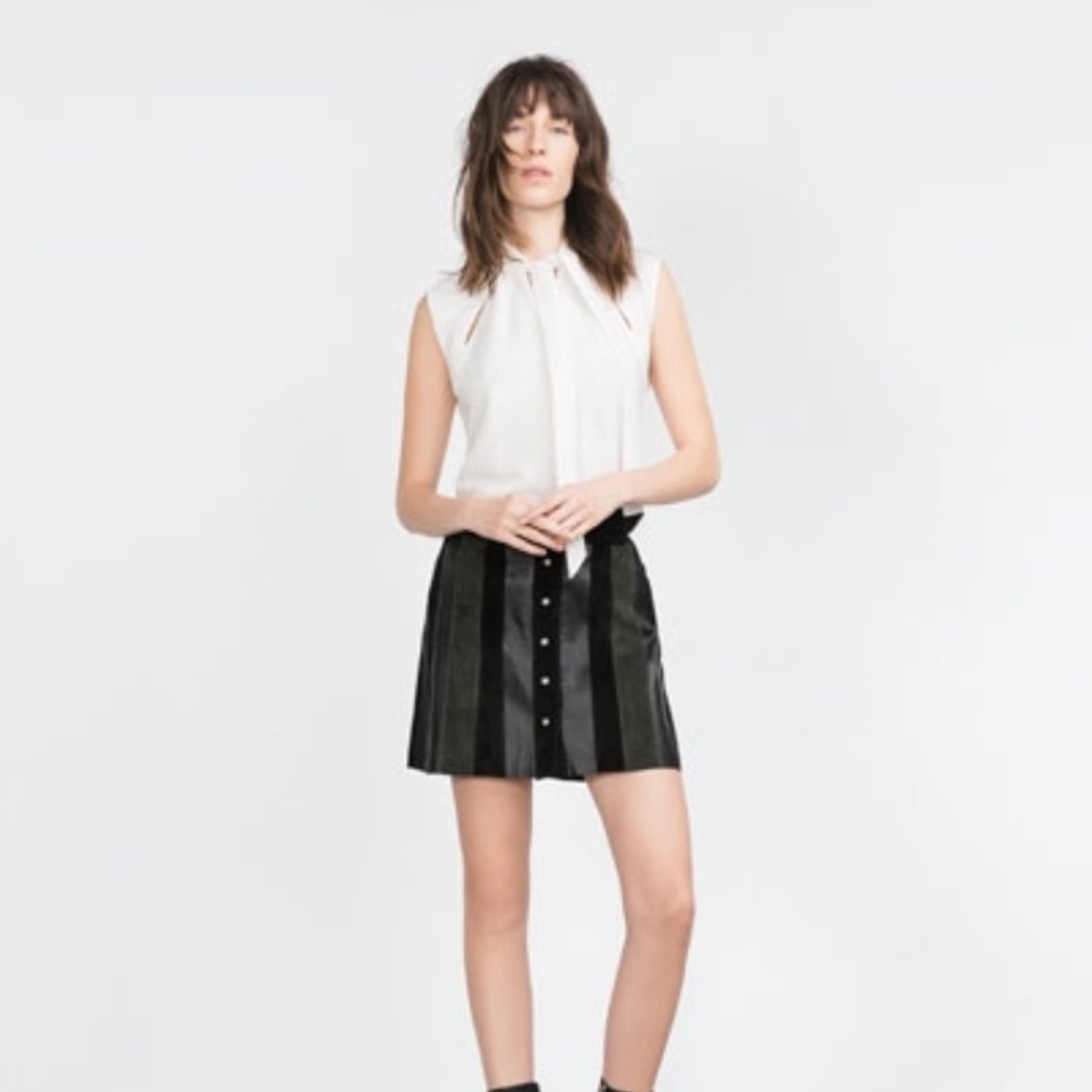 Zara Crop Tie Blouse in Black in Size L