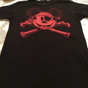 Disney World Mickey Pirates shirt size medium