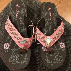 Montana west cross bling flip flops sz 8