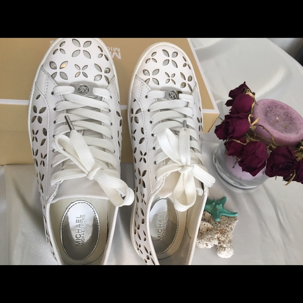 Women shoes sneakers