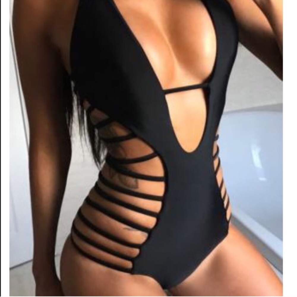 ⚫️⬛️ Black swimsuit ⬛️⚫️