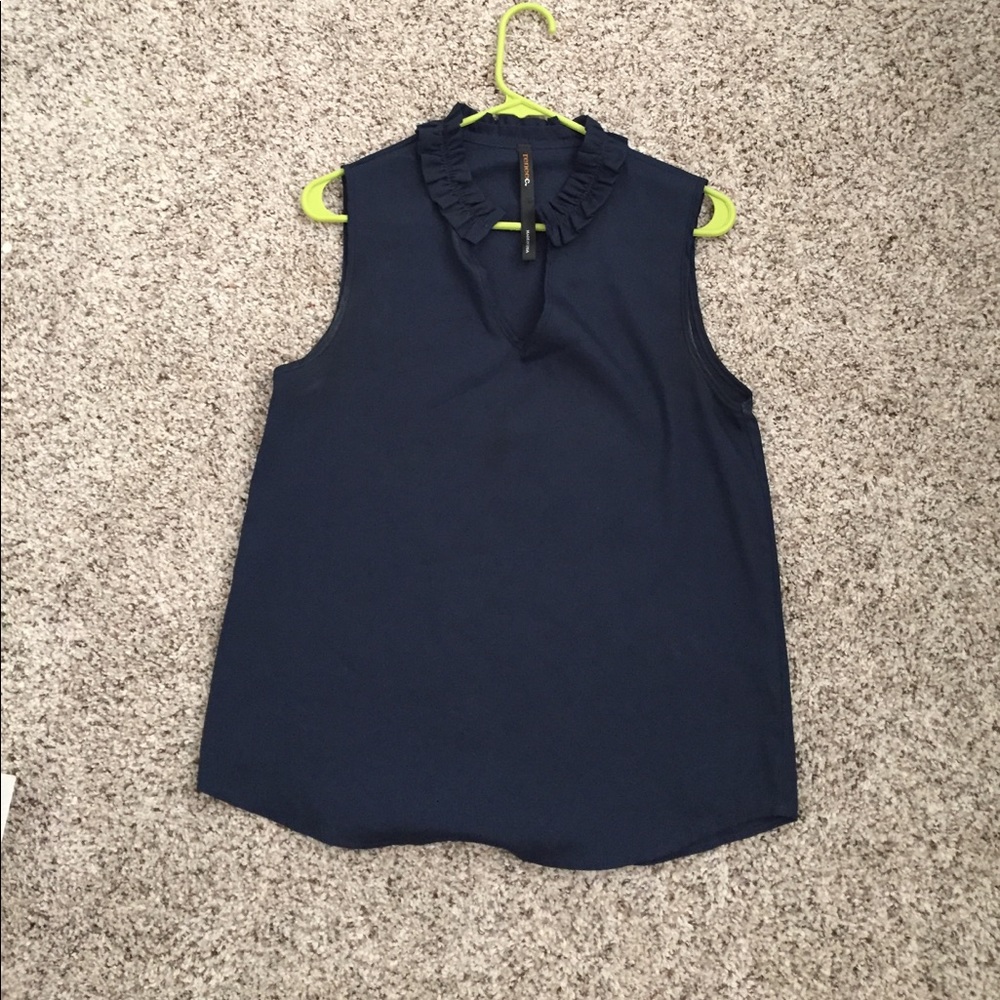 sleeveless top size small