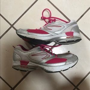 LOWEST PRICE CLOSET CLOSING!!