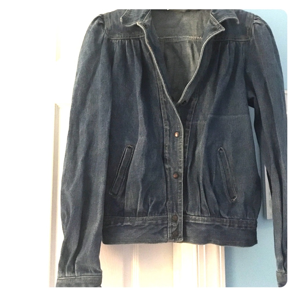 Heavy jean jacket with ruffles shoulders