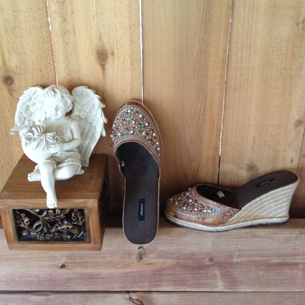 Xhilaration size 9 wedged Slip On shoes