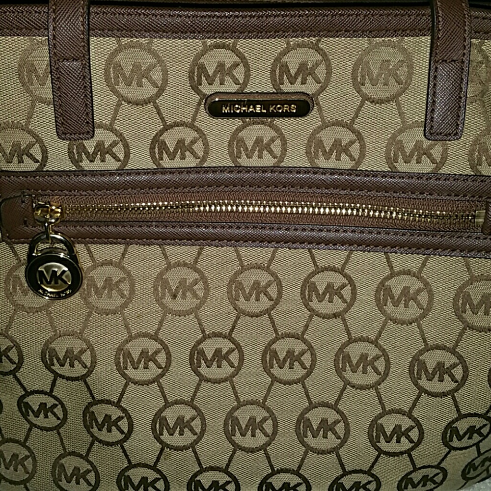 Authentic, MINT Condition Michael Kors Handbag - L