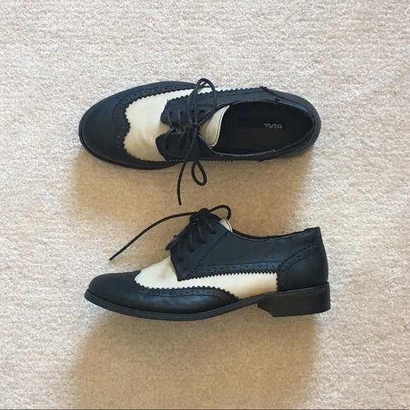 Urban Outfitters Shoes - Urban Outfitters black white Oxford flats shoes