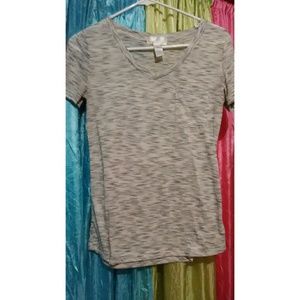Gray short sleeve tee