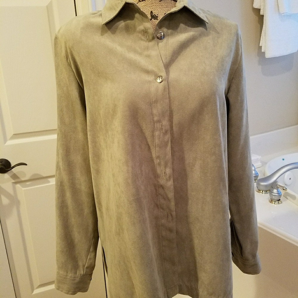 Medium Long sleeve Olive Colored blouse