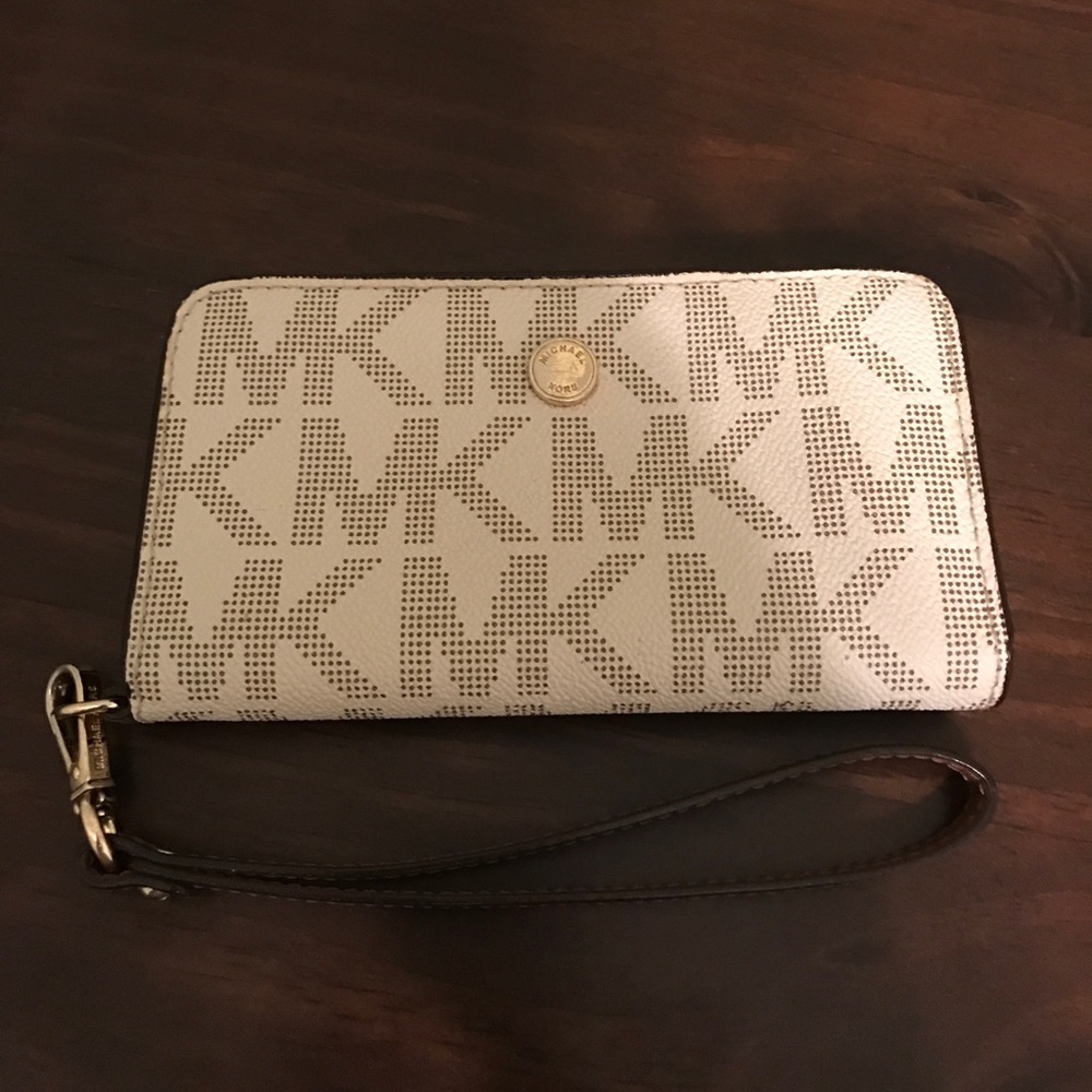 Michael Kors wristlet/phone holder
