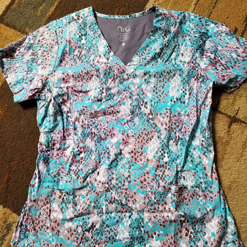 Scrub top size Small
