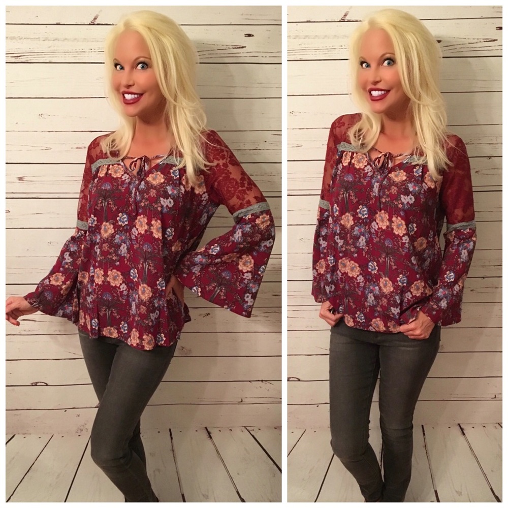 🎉 HP🎉Beautiful Burgundy/Blue lace detail top! - Picture 2 of 4