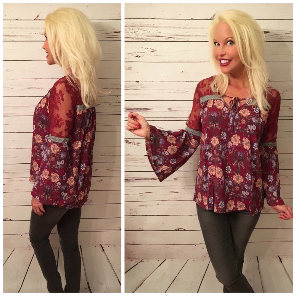 🎉 HP🎉Beautiful Burgundy/Blue lace detail top! - Picture 3 of 4