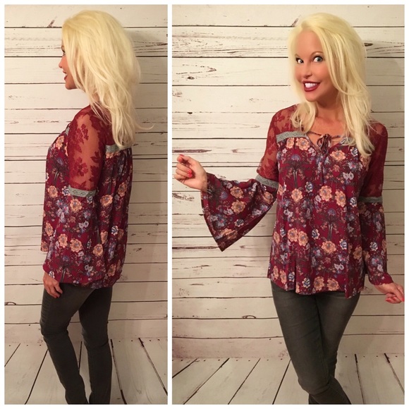 🎉 HP🎉Beautiful Burgundy/Blue lace detail top! - Picture 3 of 4