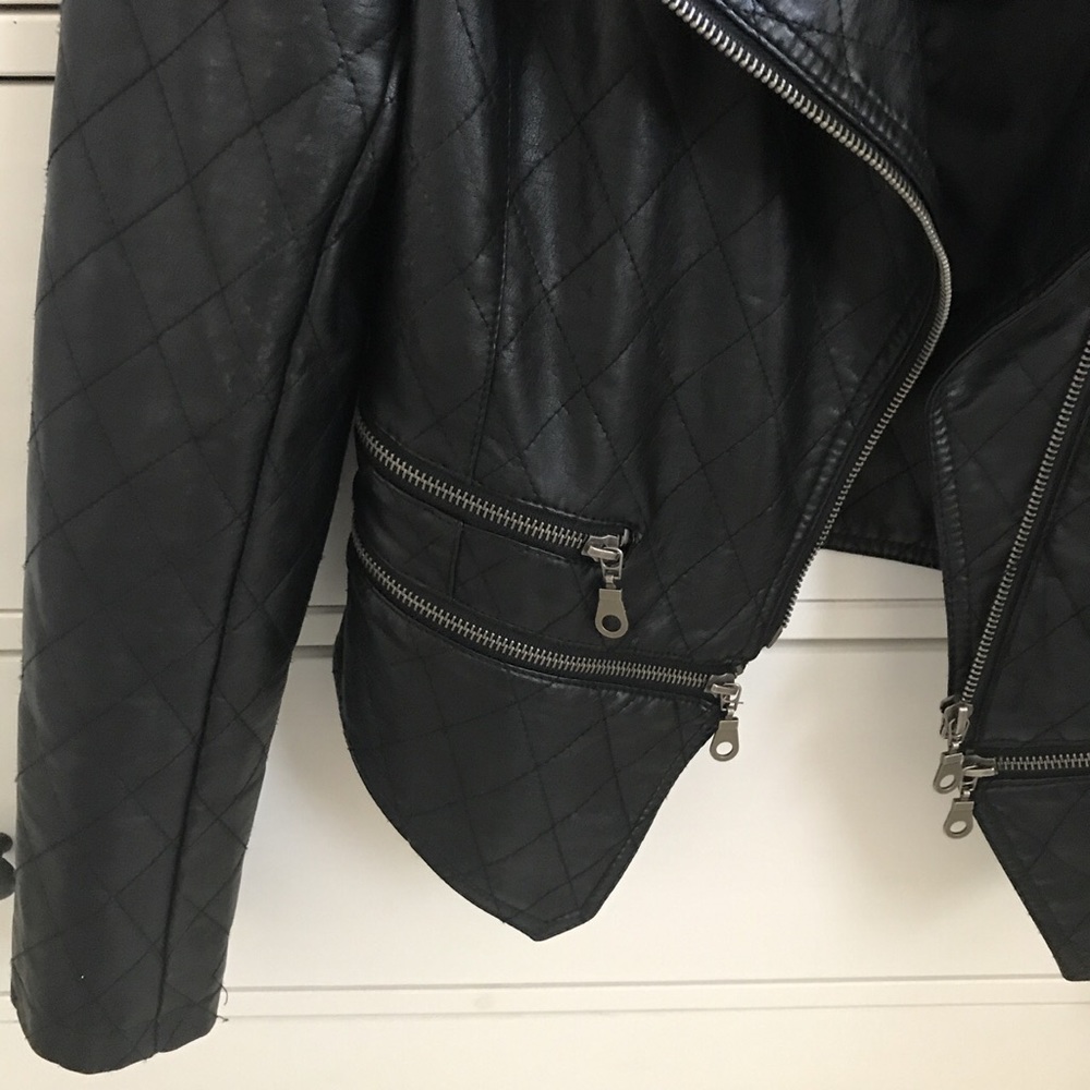 leather jacket - Picture 2 of 2