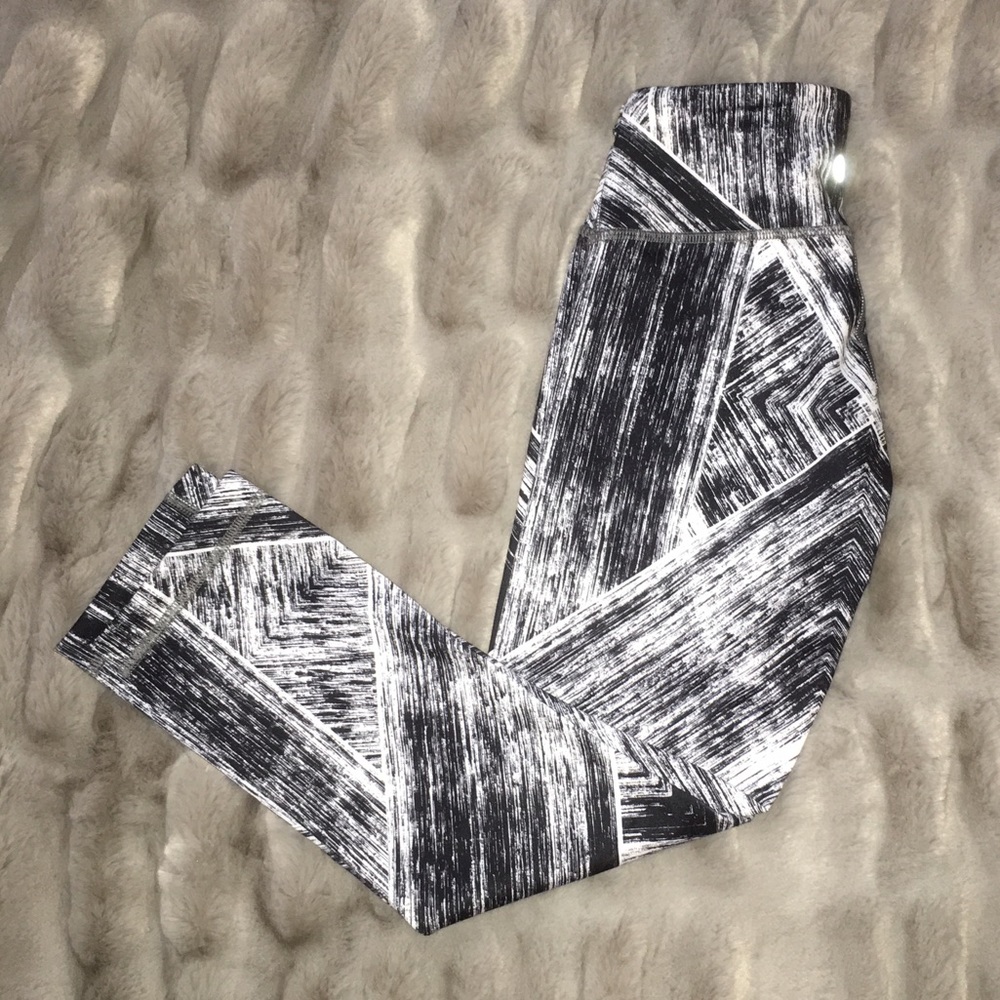 Gorgeous Lululemon Crop Pants Sz 2