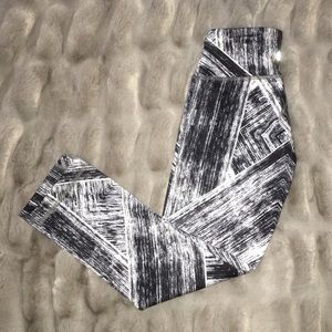 Gorgeous Lululemon Crop Pants Sz 2