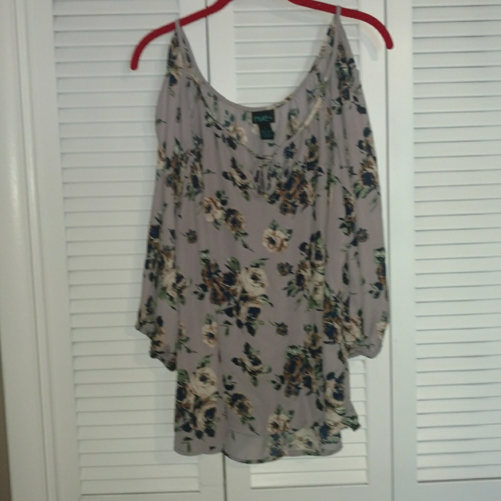 New without tags Rue 21 floral cold shoulder top