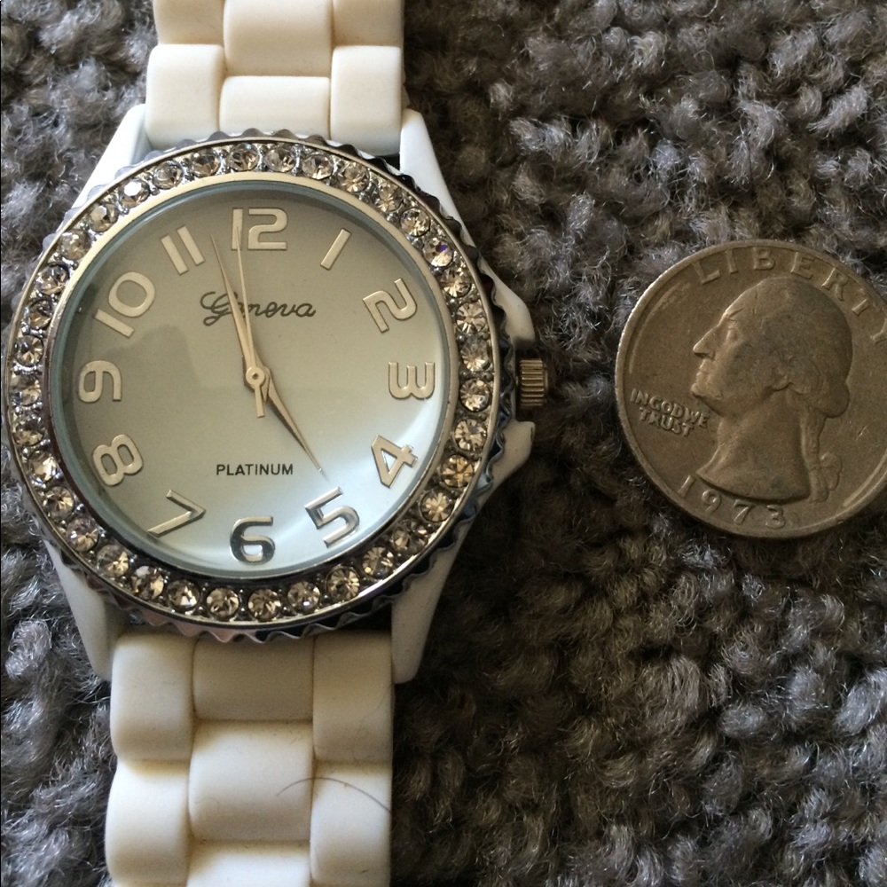 Ladies Watch - Picture 3 of 3