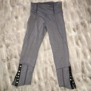 RARE Lululemon Crops with button detail!! Size 2