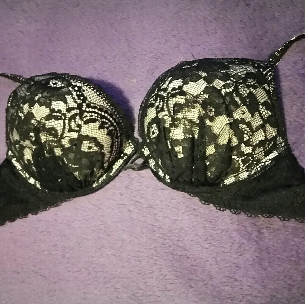 Victoria Secret Bombshell Bra (34AA)