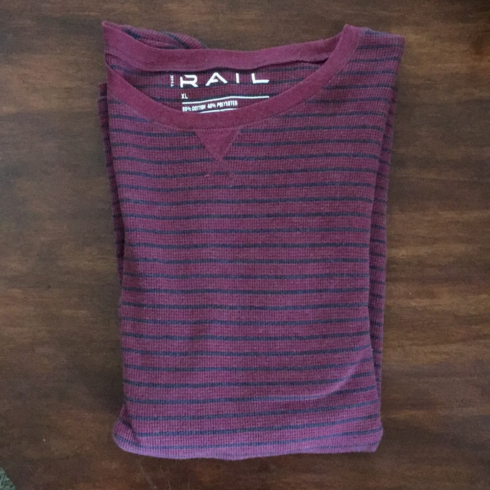 Long Sleeve pattern T-shirt.  XL Excellent Cond.