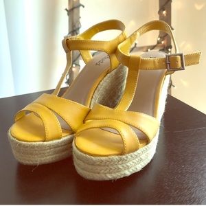 Mudd Sandals size 6.5