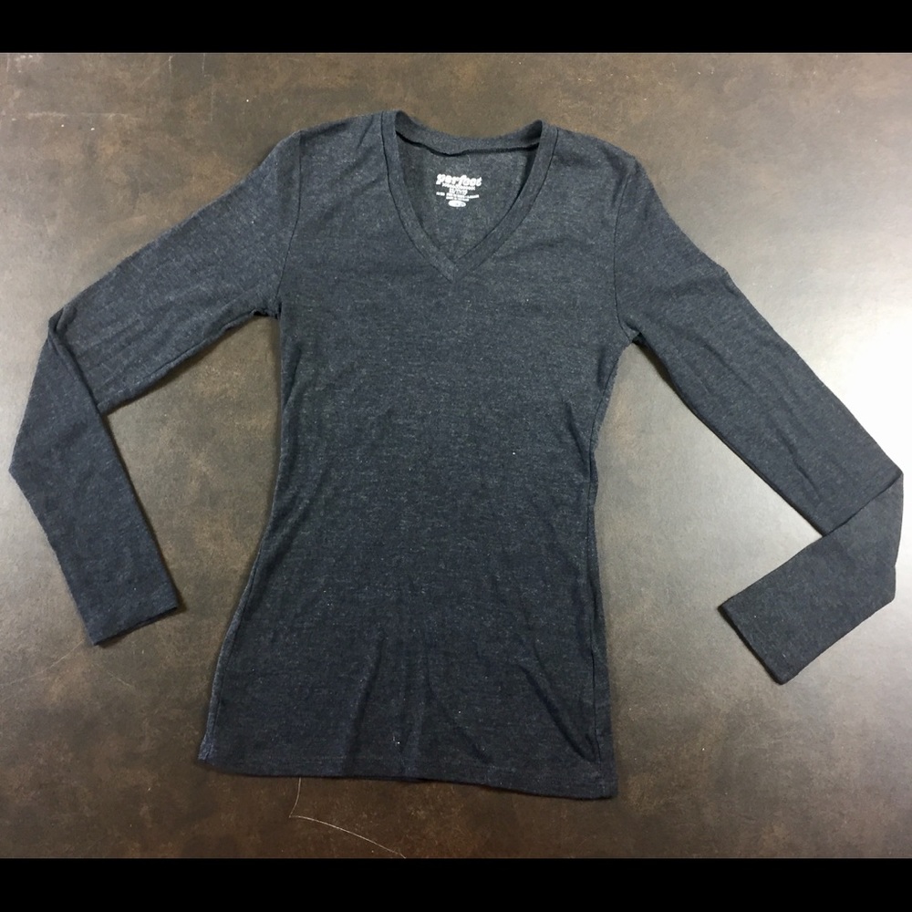 gray long sleeve v-neck