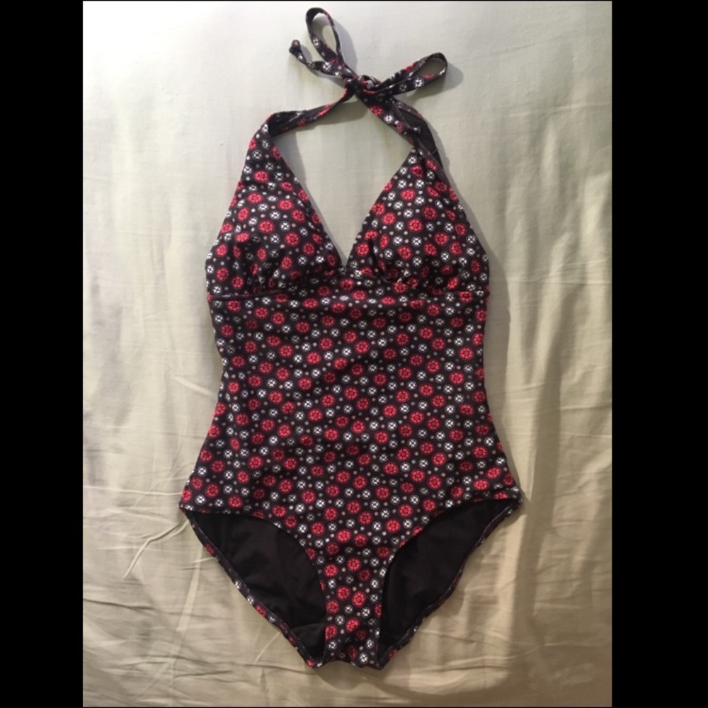Adorable Retro-style halter bathing suite
