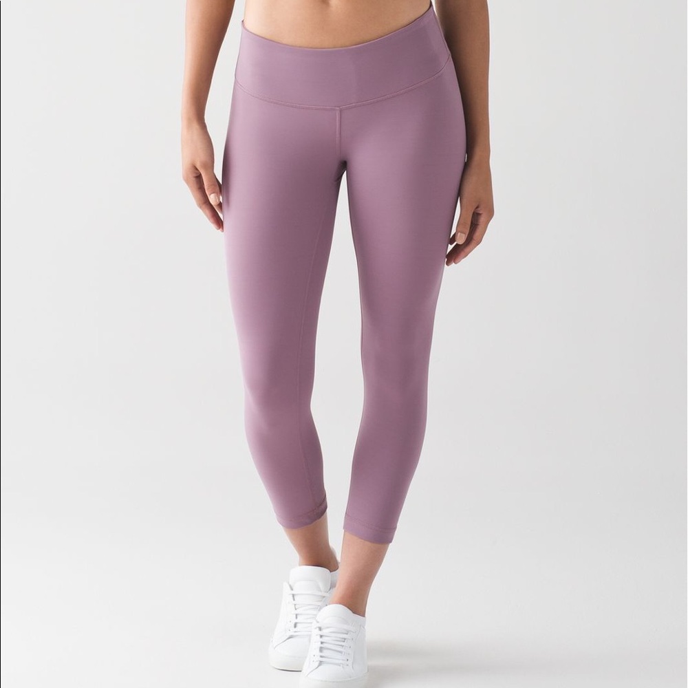 💗Lululemon Wunder Under crops. Like new.