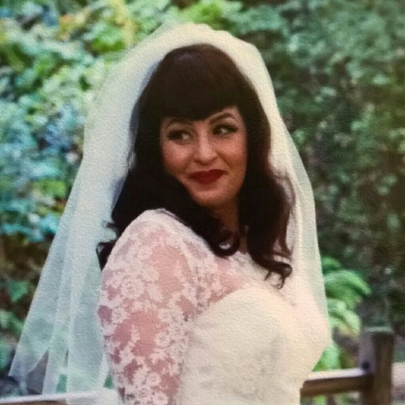 Meet your Posher, Dee Dee - Picture 3 of 8