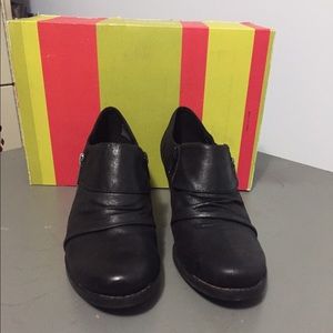 Bare Traps black vintage boogie style shoes