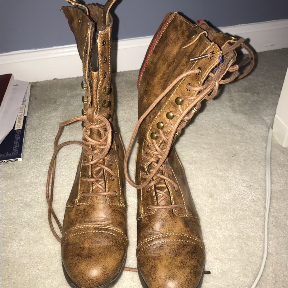 Combat boots