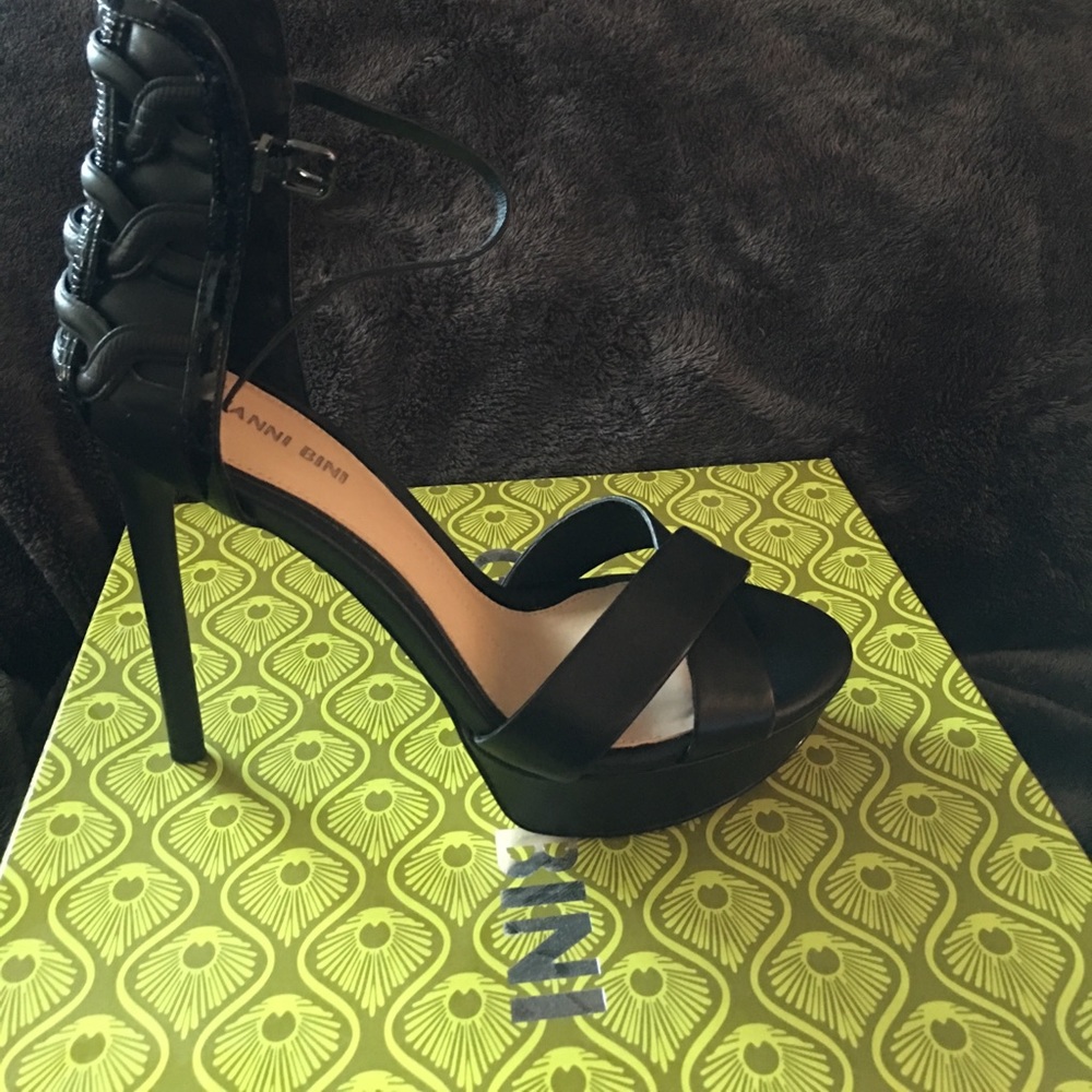 Pumps - Picture 2 of 5