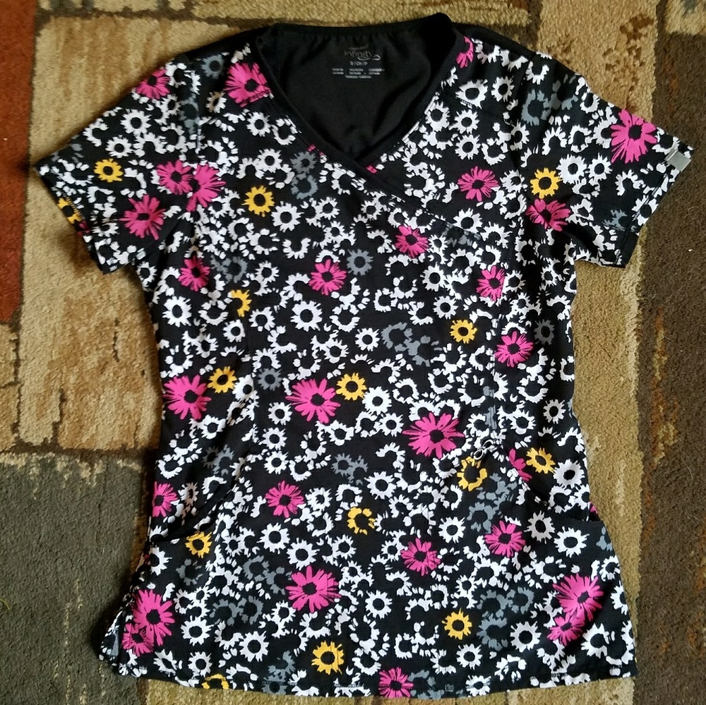 Cute and comfy material scrub top size small
