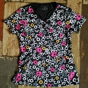 Cute and comfy material scrub top size small