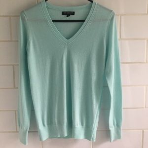 100% V-Neck Extra Fine Merino Wool Sweater