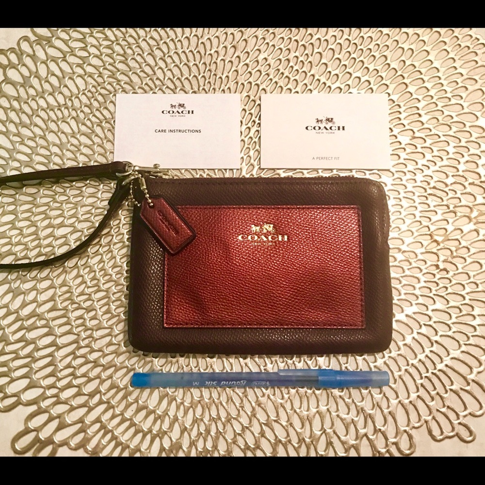 ❗️SOLD❗️Authentic Coach Wristlet