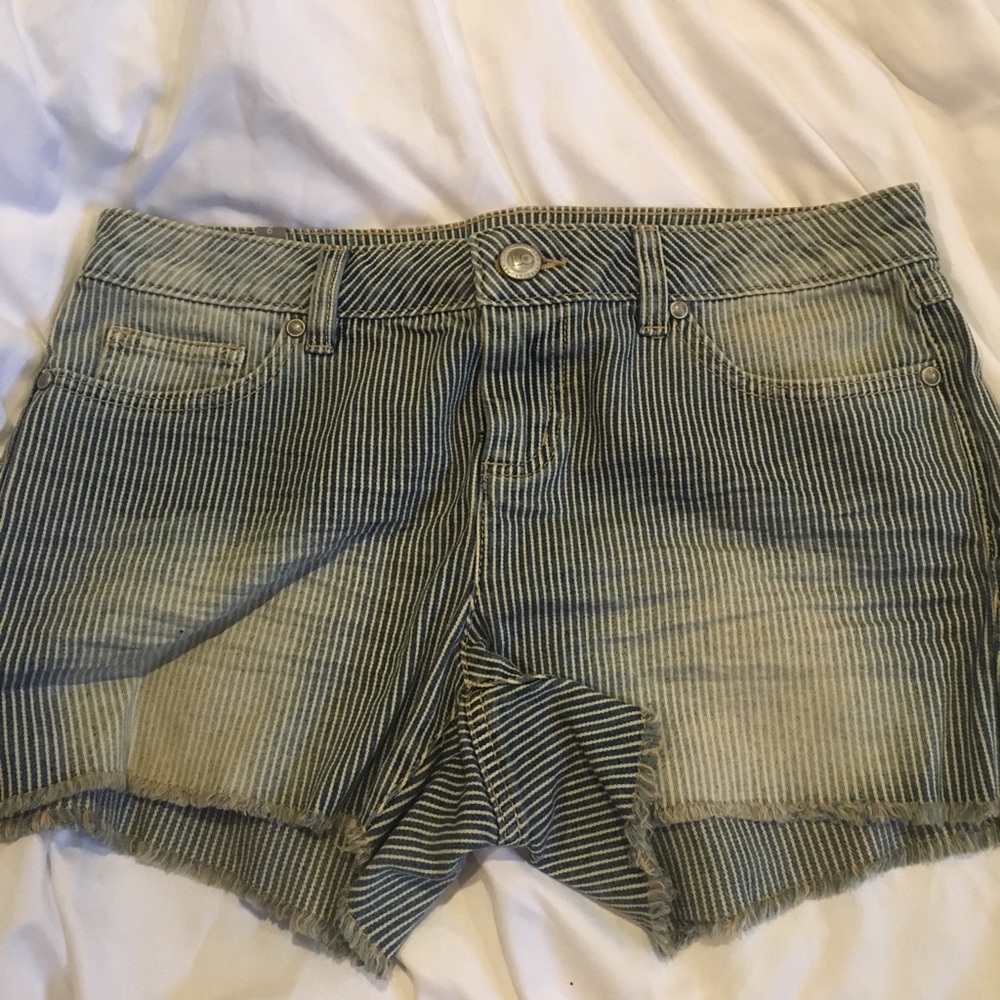 Stripped jeans shorts