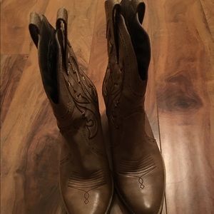 Size 9 cowboy boots
