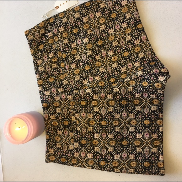 Shorts with amazing gold fabric - Picture 3 of 3